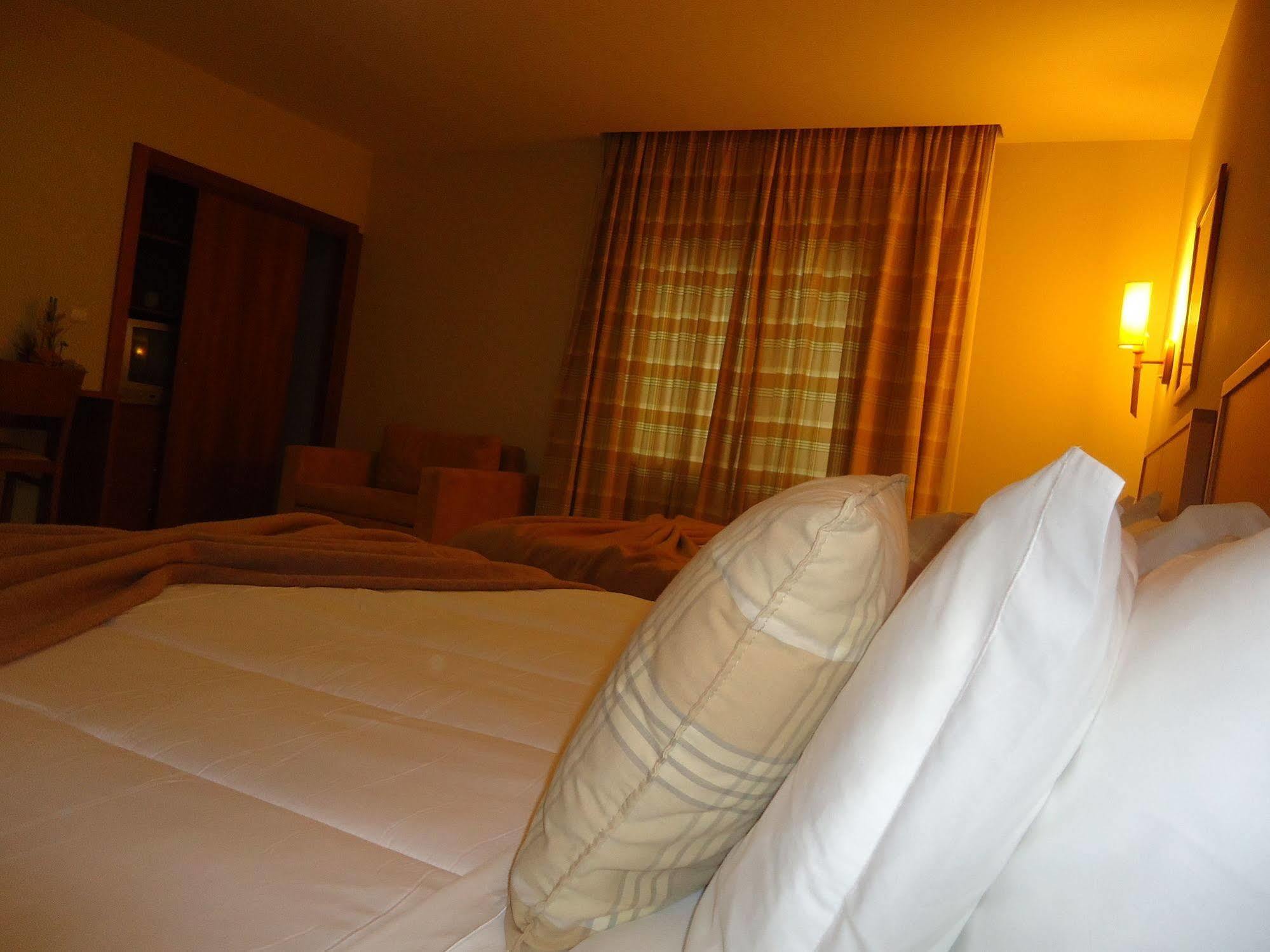 Hotel Pombeira Guarda Esterno foto